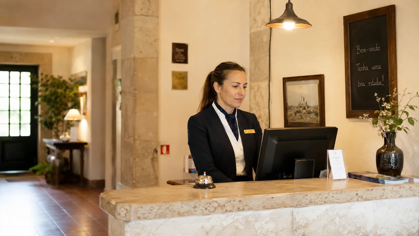 O que faz um rececionista de hotel?
